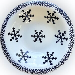 Gibson Blue and White Snowflake Dinner Plate Spongewear set of 2